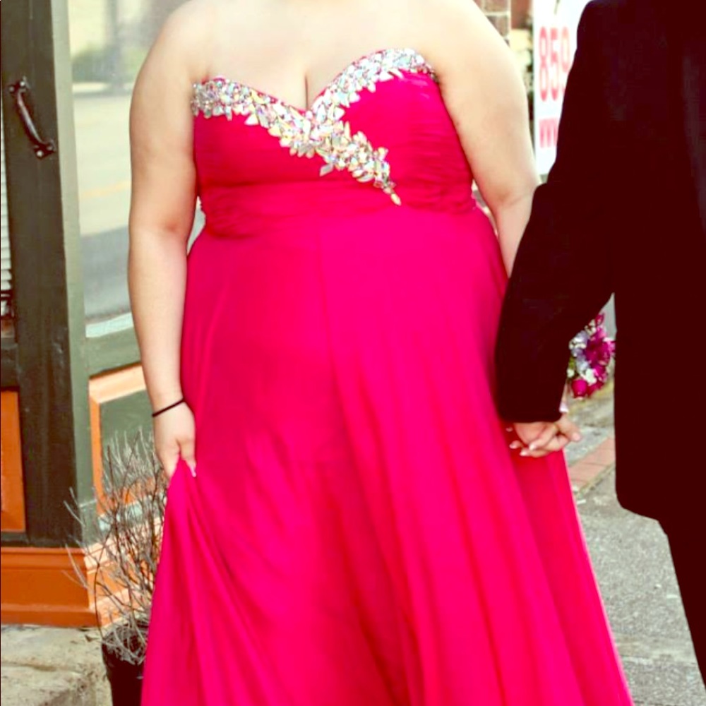 Prom dress fits size 20 to 24